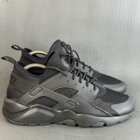 nike huarache black size 10